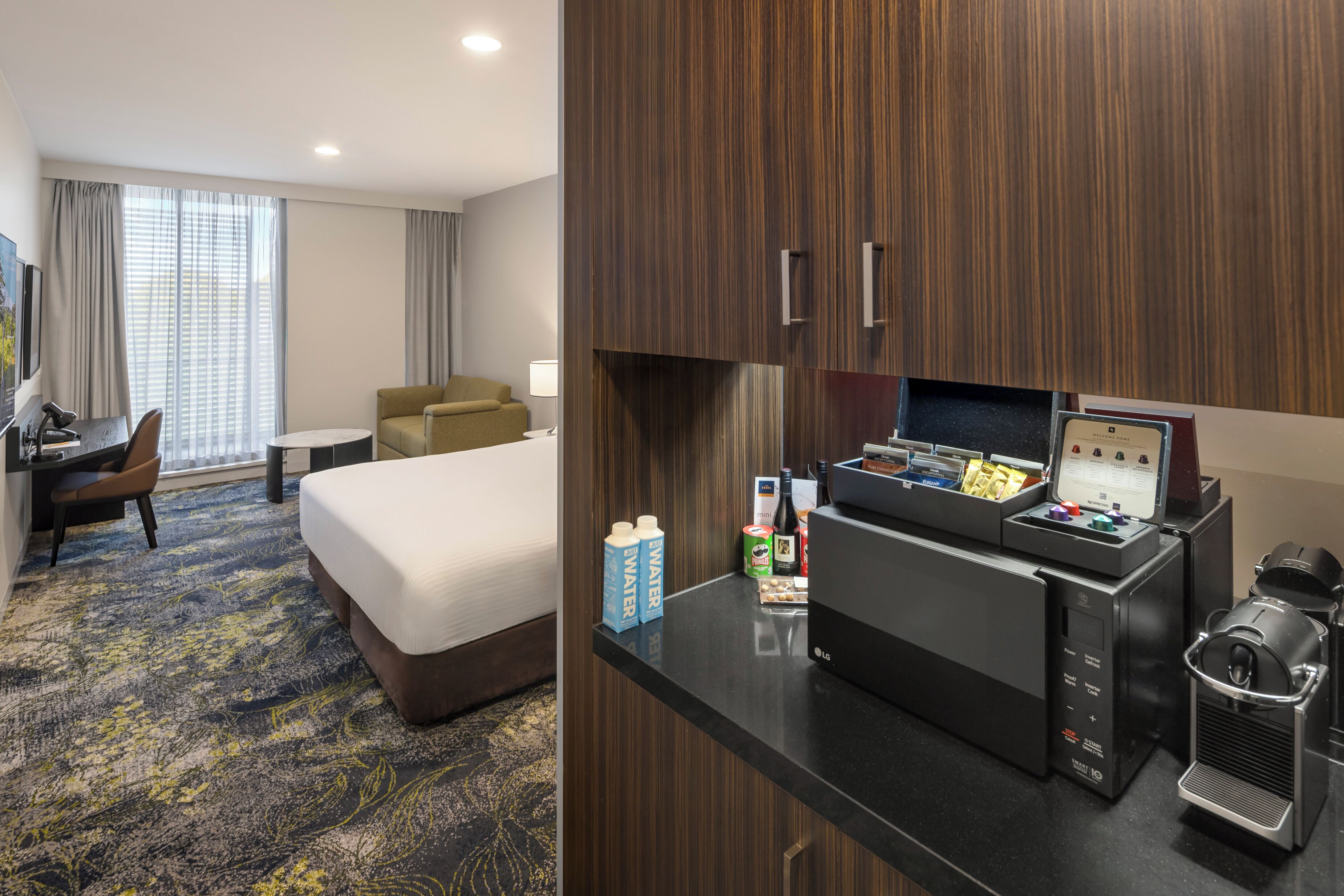 Room, 1 King Bed, Balcony (Large)