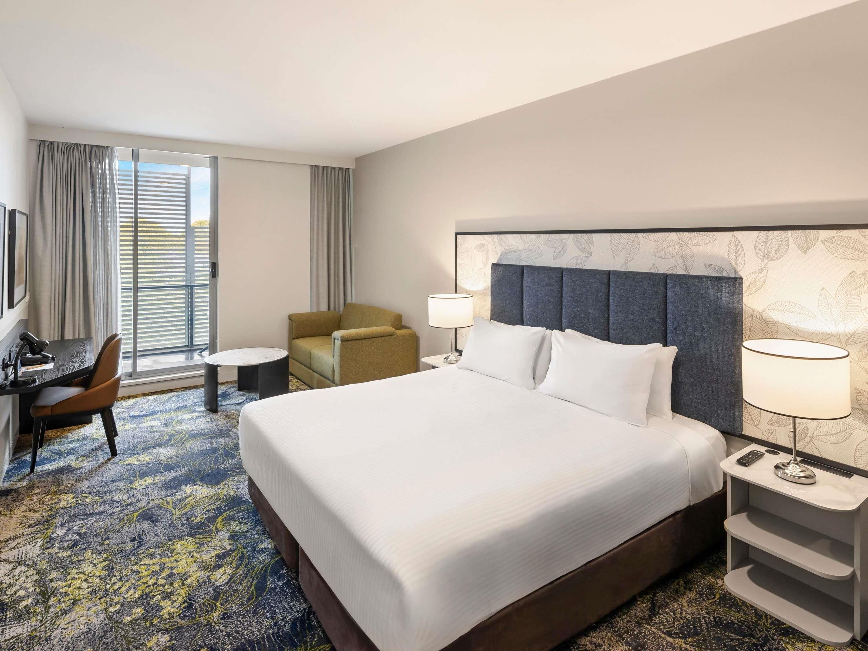 Deluxe Room, 1 King Bed | Premium bedding, pillow-top beds, in-room safe, desk