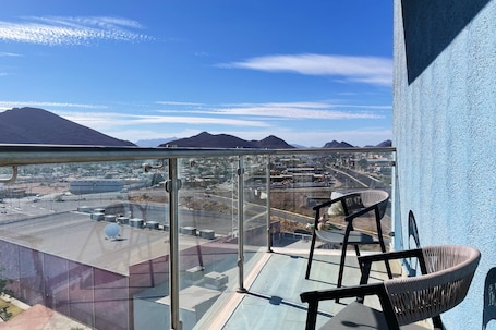 Suite, 1 King Bed (Top Floor) | 1 bedroom, premium bedding, in-room safe, desk