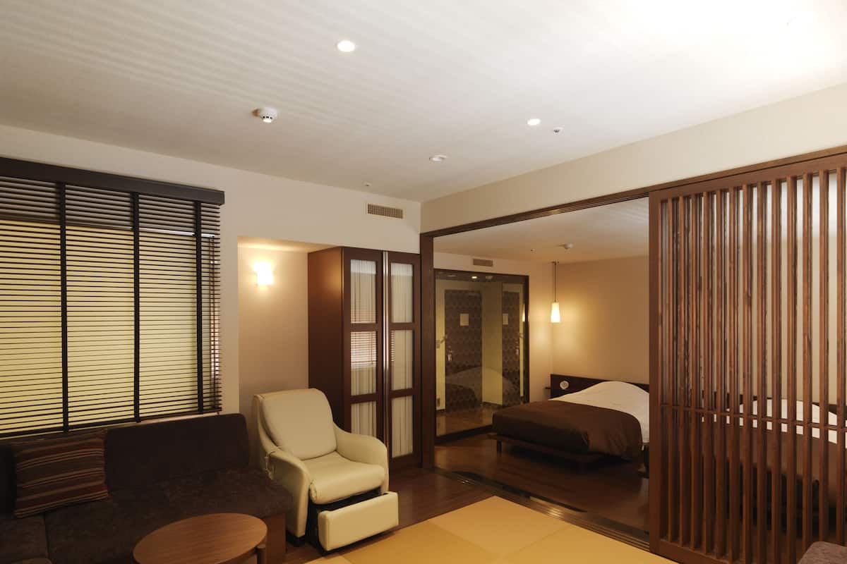 1 bedroom, premium bedding, in-room safe, desk