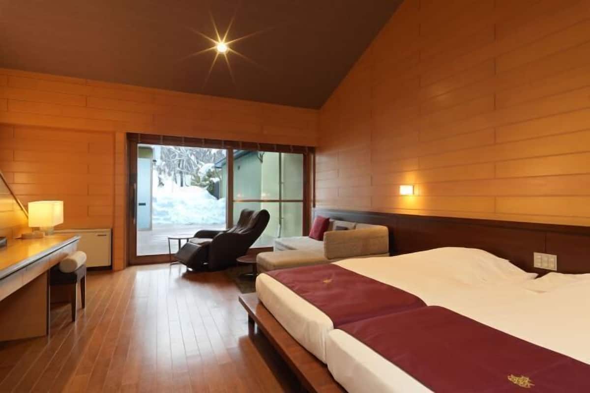 1 bedroom, premium bedding, in-room safe, desk