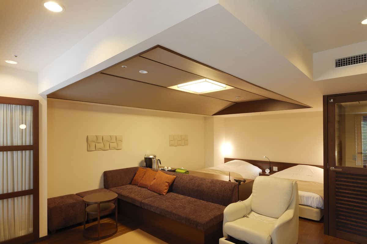Japanese & Western style Room, Non Smoking | 1 bedroom, premium bedding, in-room safe, desk
