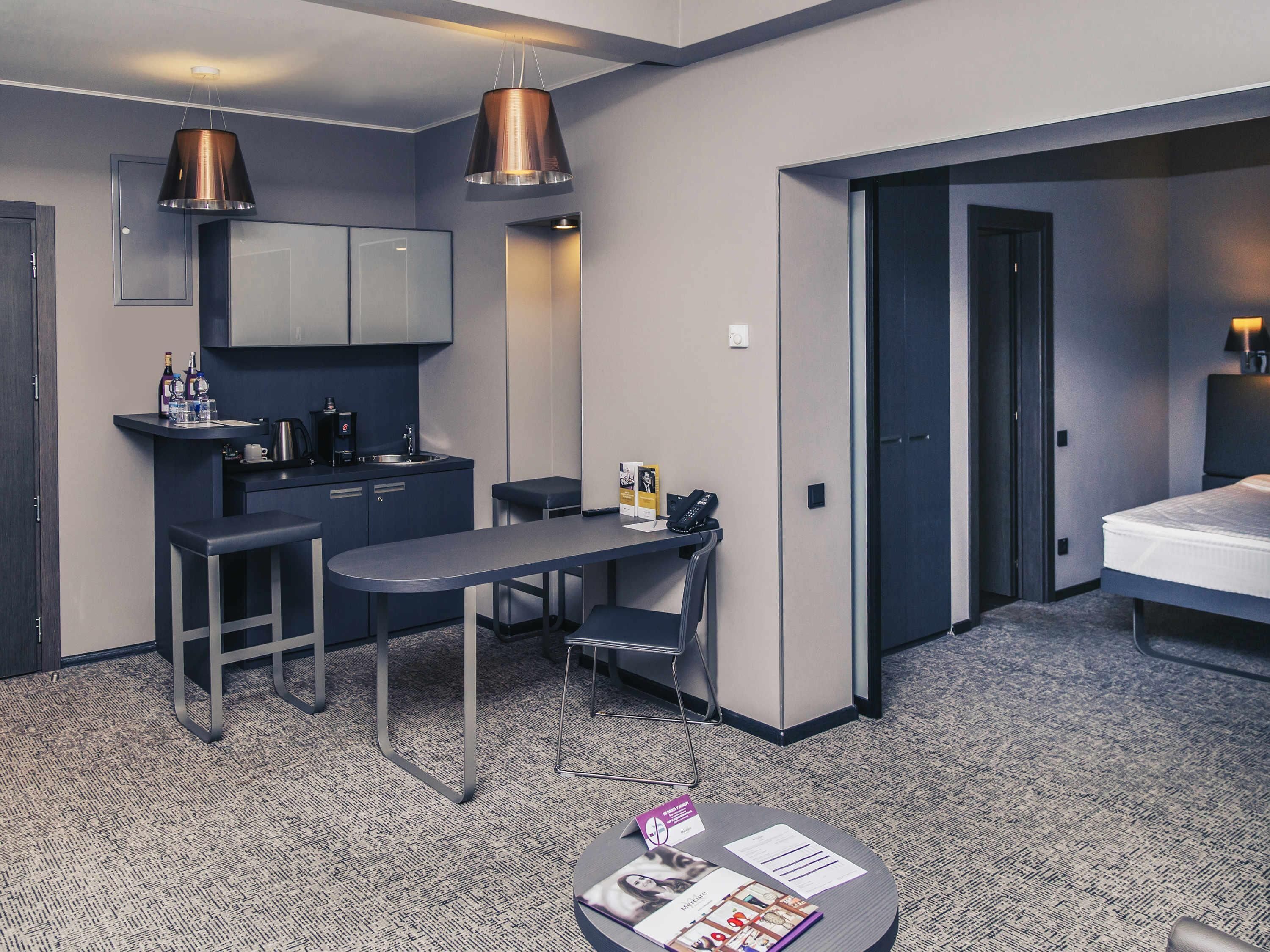 Ropa de cama hipoalergénica, colchones Select Comfort y minibar 