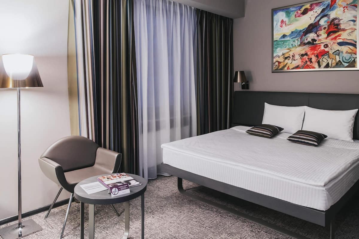 Deluxe Room, 1 Double Bed | Hypo-allergenic bedding, Select Comfort beds, minibar, in-room safe