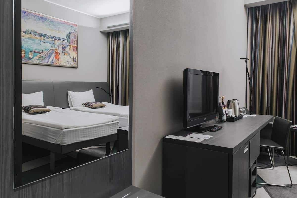Standard Twin Room, 2 Single Beds | Hypo-allergenic bedding, Select Comfort beds, minibar, in-room safe