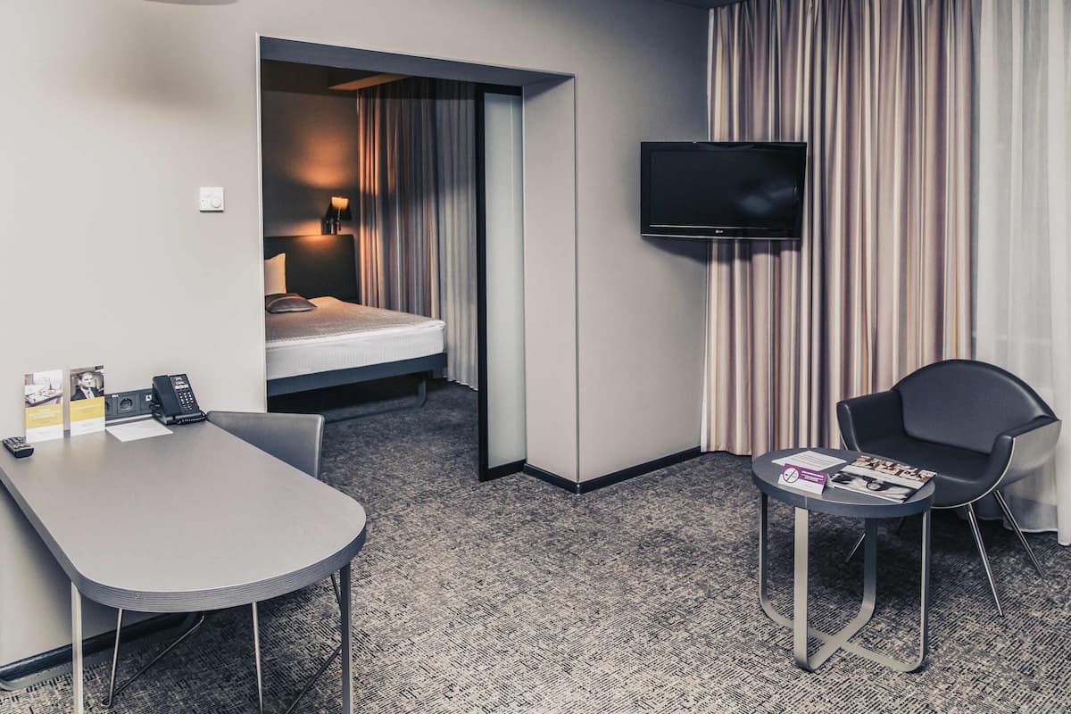 Suite, 1 Double Bed with Sofa bed | 1 bedroom, hypo-allergenic bedding, Select Comfort beds, minibar