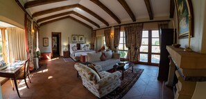 슈피리어 스위트, 킹사이즈침대 1개, 벽난로, 호숫가 | 객실 내 금고, 책상, 노트북 작업 공간, 무료 WiFi