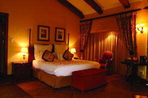 Superior Suite, 1 King Bed, Fireplace, Lakeside | 1 bedroom, in-room safe, desk, laptop workspace