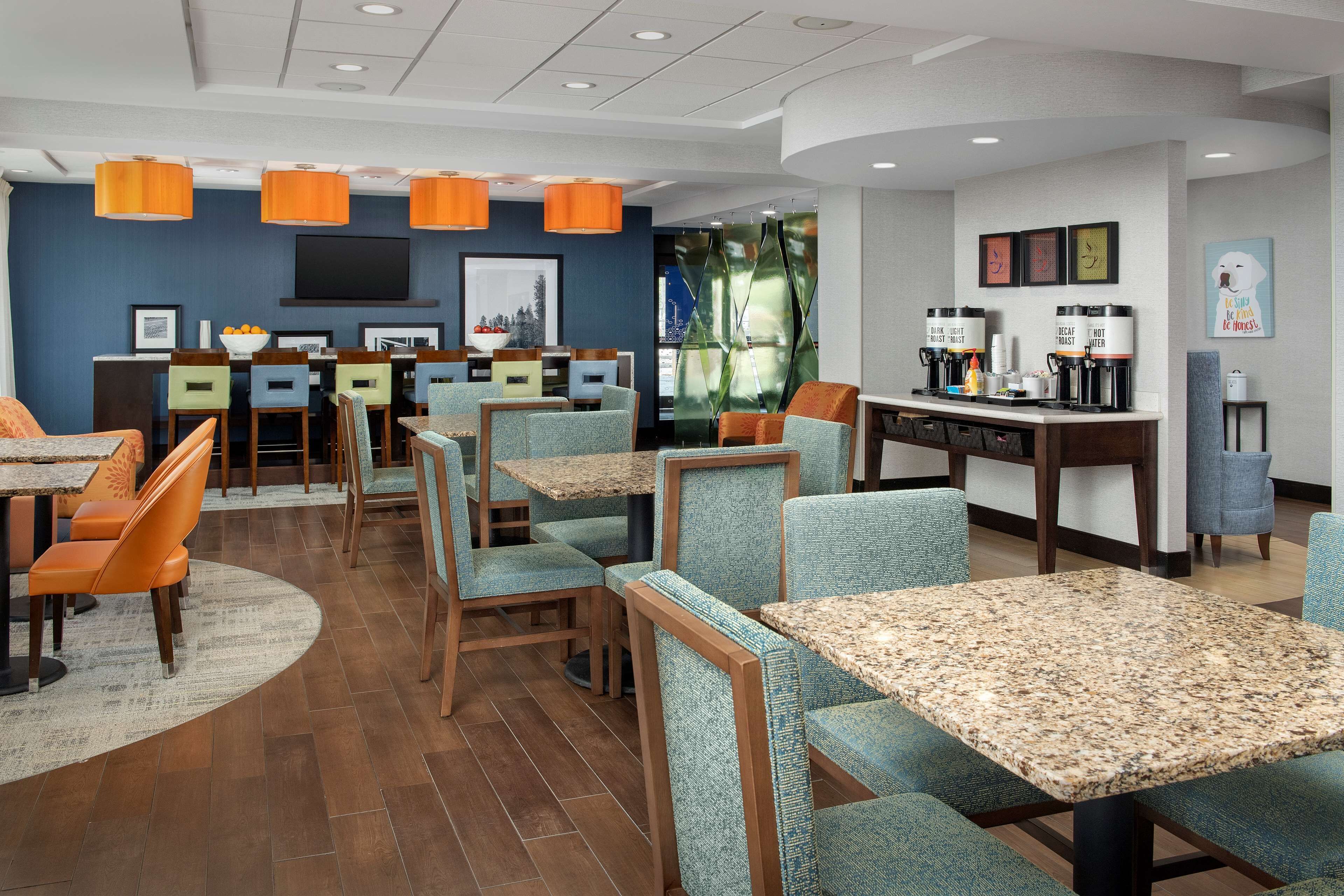 free daily full breakfast