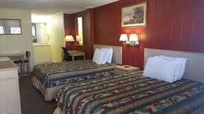Desk, iron/ironing board, free WiFi, bed sheets - Rodeway Inn Kansas City Downtown Area (Kansas City)