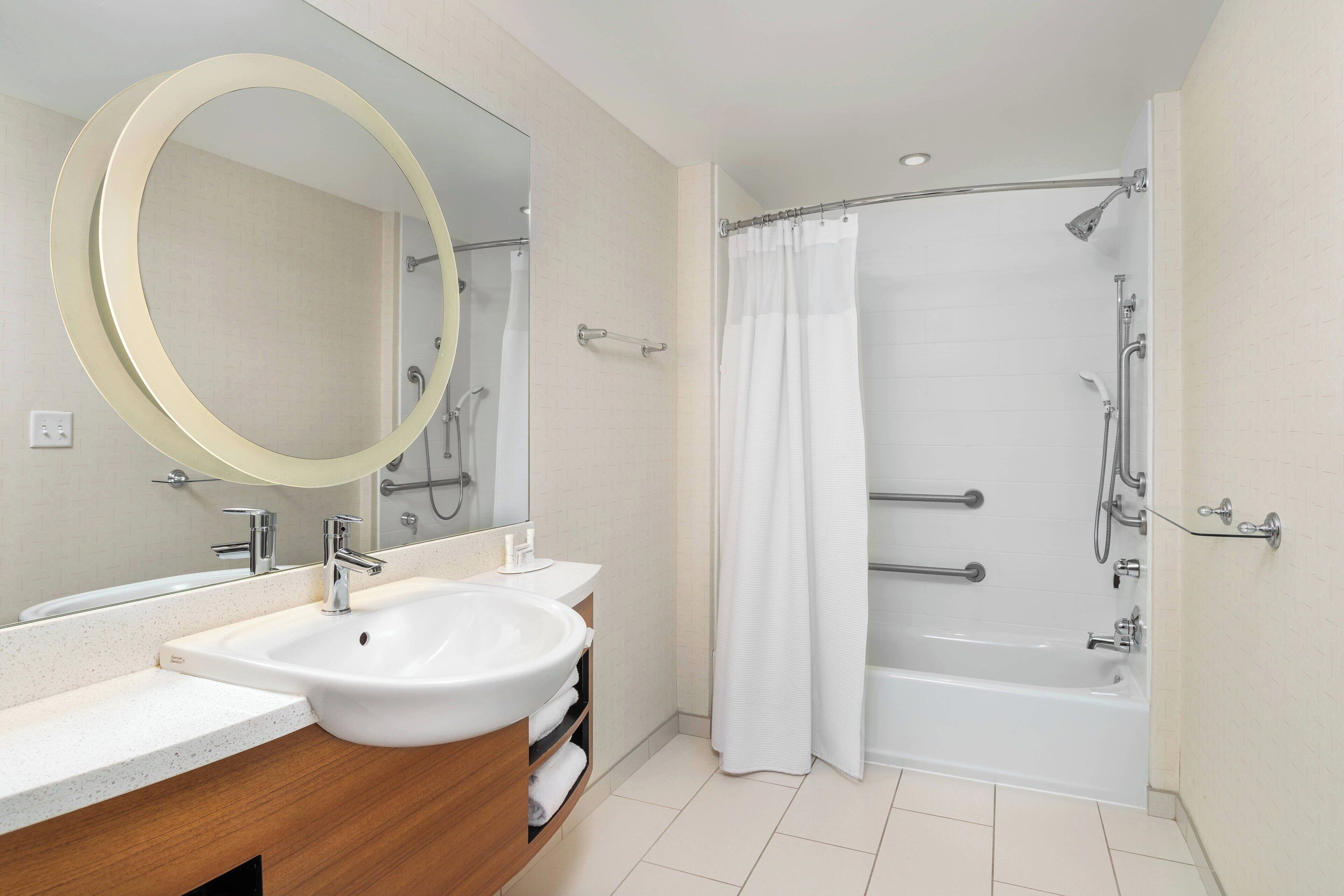 combined shower/bathtub, free toiletries, hair dryer, towels