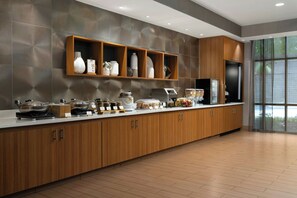 Free daily buffet breakfast - SpringHill Suites by Marriott Chattanooga Downtown/Cameron Harbor (Chattanooga)