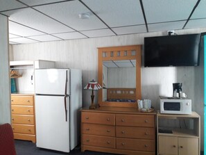 Economy Room, 2 Katil Kelamin (Double) | Dapur peribadi | Peti sejuk, ketuhar gelombang mikro, pembancuh kopi/teh 