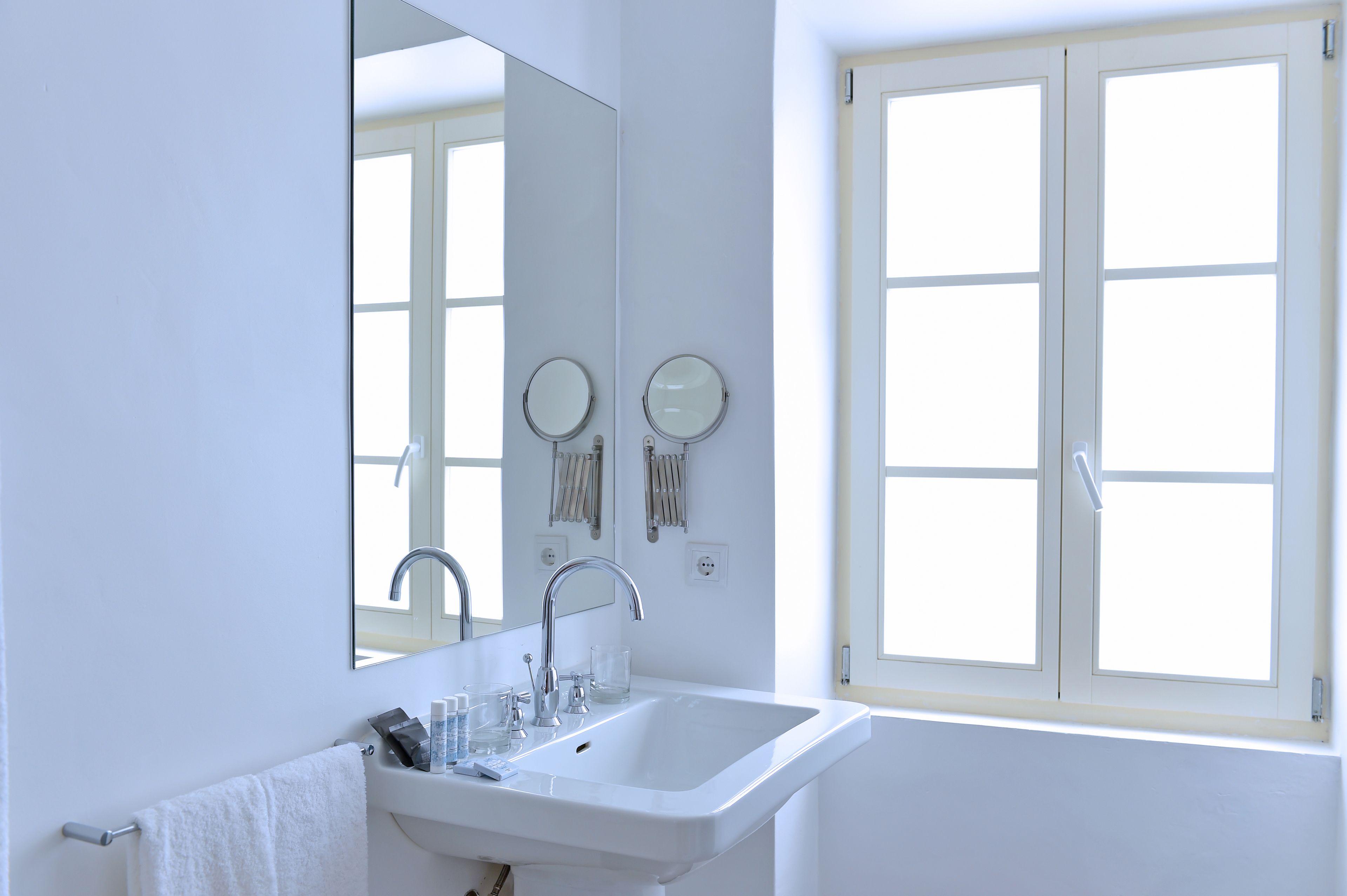 noble suite | bathroom sink