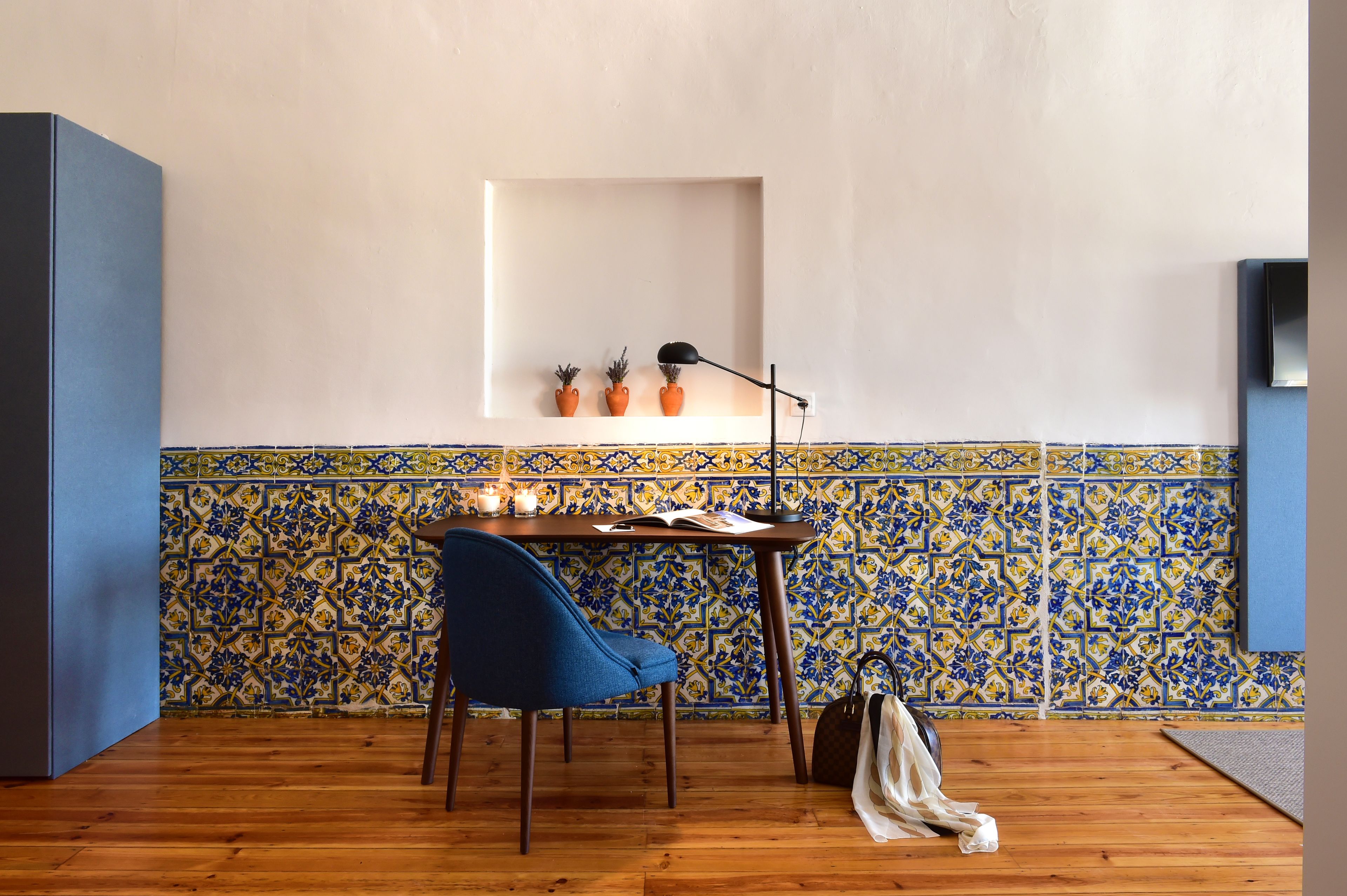 noble suite | living area