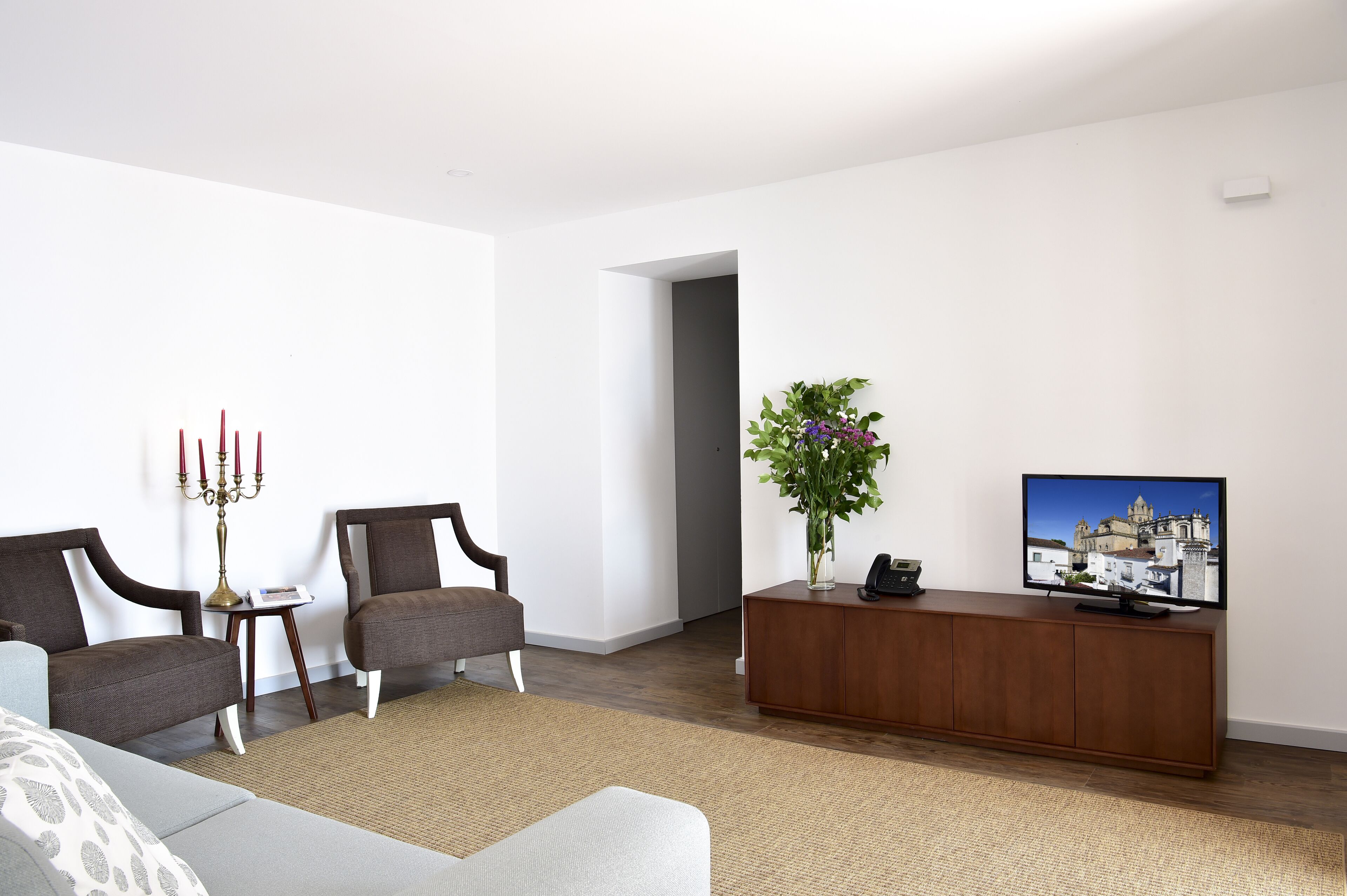 charming suite | living area