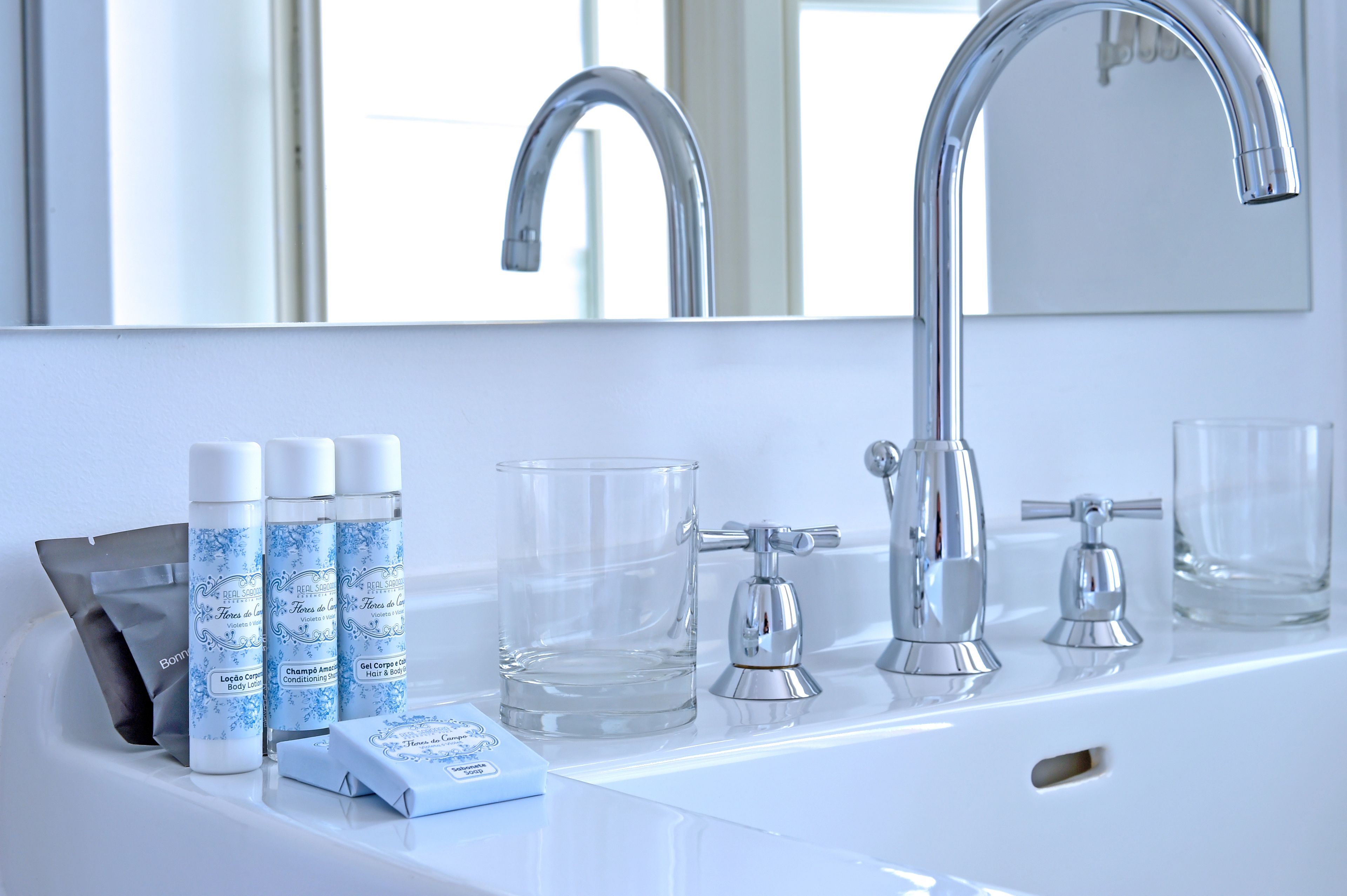 garden suite | bathroom sink