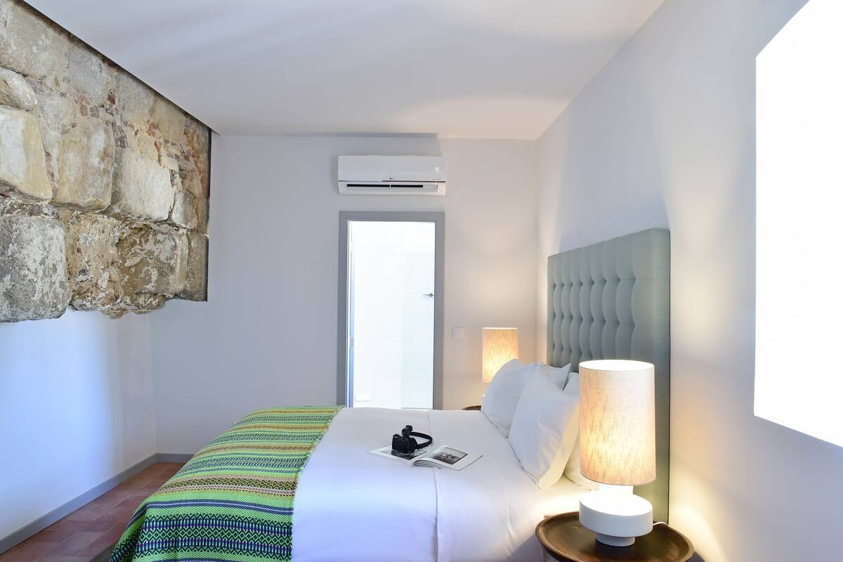 Noble Rooms | In-room safe, WiFi (free), bed sheets