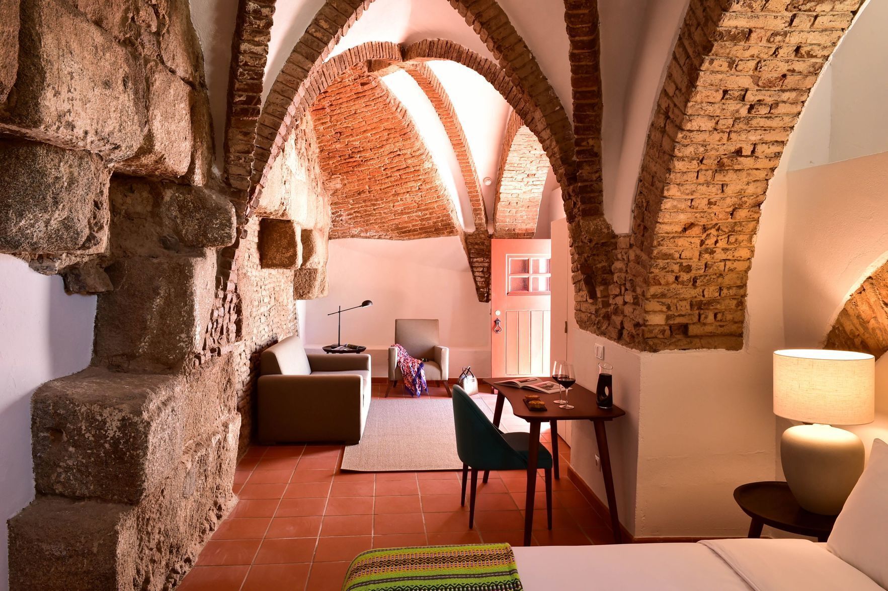 In-room safe, free WiFi, bed sheets