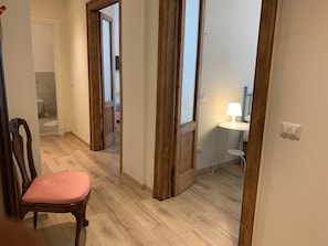 Habitació familiar, 2 dormitoris | Minibar, wifi gratuïta i roba de llit