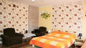 Family Apartment | Desk, soundproofing, iron/ironing board (on request), cribs (surcharge) - Apartamenty Komfort (Augustow)