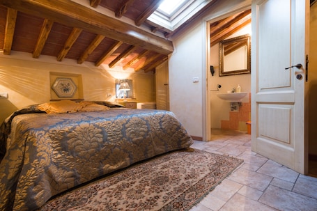 Down comforters, Select Comfort beds, in-room safe