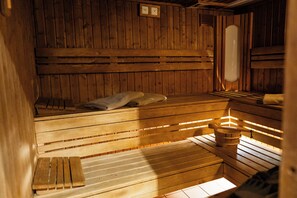 Couples treatment room(s), hot stone massages, prenatal massages