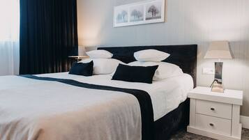 Deluxe-Doppelzimmer | Individuell dekoriert, Schreibtisch, Verdunkelungsvorhänge