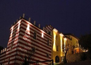 Façade de l’hébergement - soirée/nuit