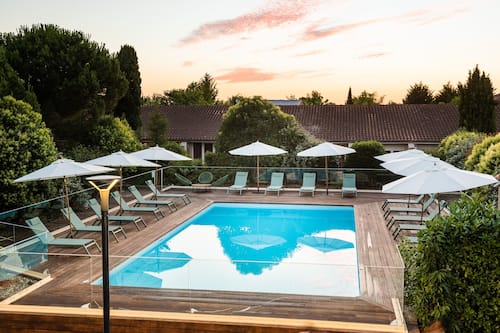 Outdoor pool, pool loungers