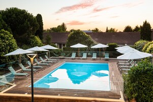 Outdoor pool, pool loungers