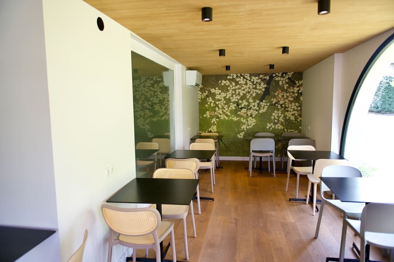 Daily buffet breakfast (EUR 16 per person)