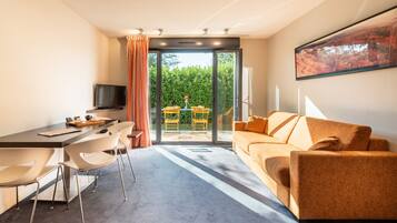 Apartment | Ruang tamu | TV LCD