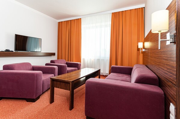 Ropa de cama de alta calidad y minibar 