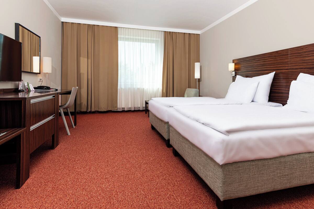 Premium bedding, minibar, in-room safe, desk