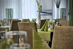 Déjeuner et dßner servis sur place