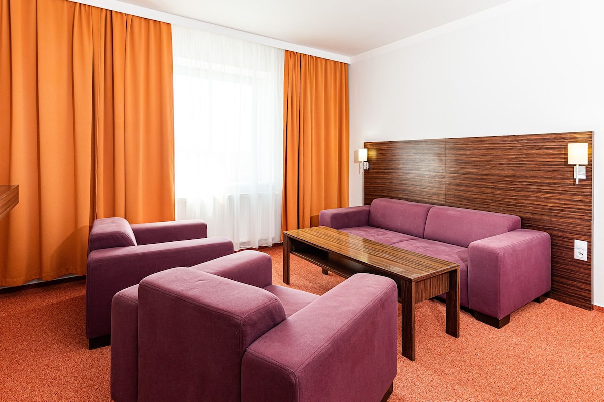 Suite | 1 bedroom, premium bedding, minibar, in-room safe