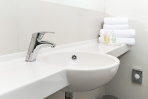 Combined shower/tub, deep soaking tub, free toiletries, hair dryer