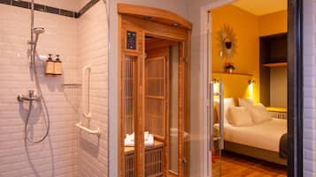 Deluxe suite | Badkamer | Gratis toiletartikelen, een haardroger, pantoffels, handdoeken