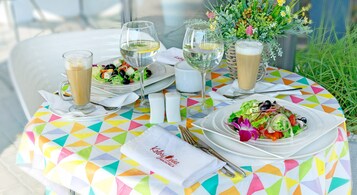 Breakfast, lunch and dinner served