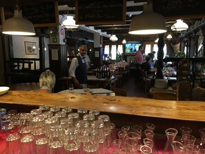 Lunch and dinner served, pizza