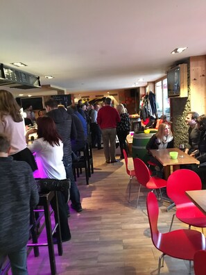 Wine bar - Hotel de la Poste, Restaurant et Bar (Riddes)