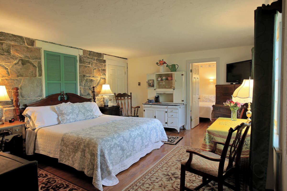 Premium bedding, pillow-top beds, iron/ironing board, free WiFi