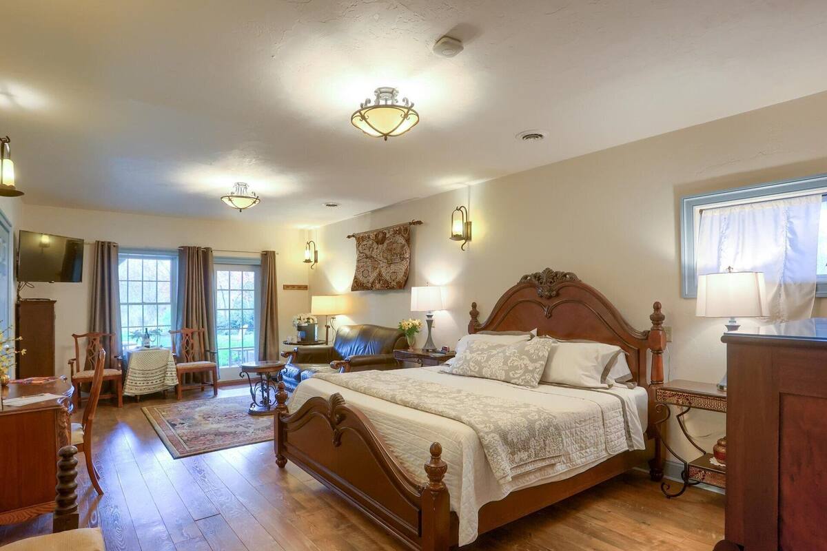 Houghtelin's Hideaway Room | Premium bedding, pillowtop beds, iron/ironing board, free WiFi