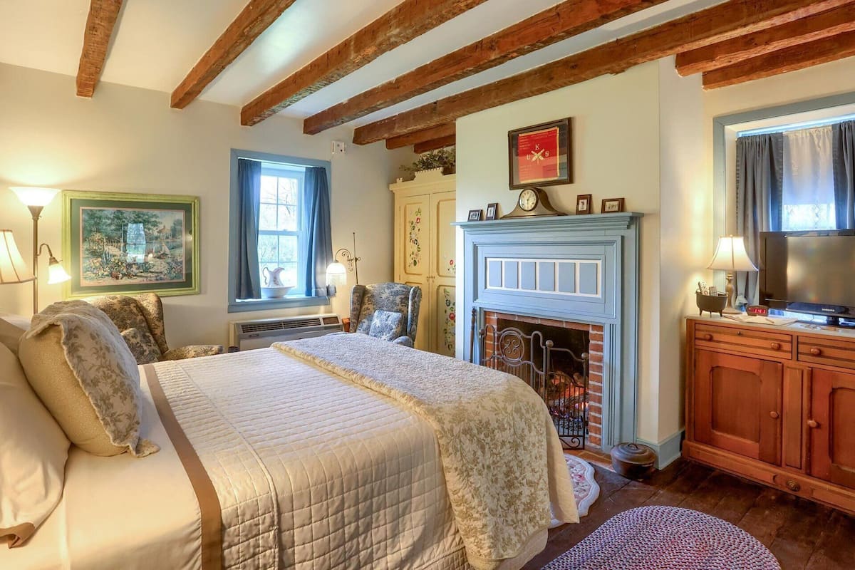 Graham's Artillery Room | Premium bedding, pillowtop beds, iron/ironing board, free WiFi
