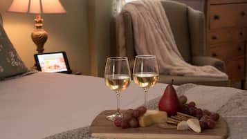 Moodna Room | 14 bedrooms, premium bedding, pillowtop beds, individually decorated