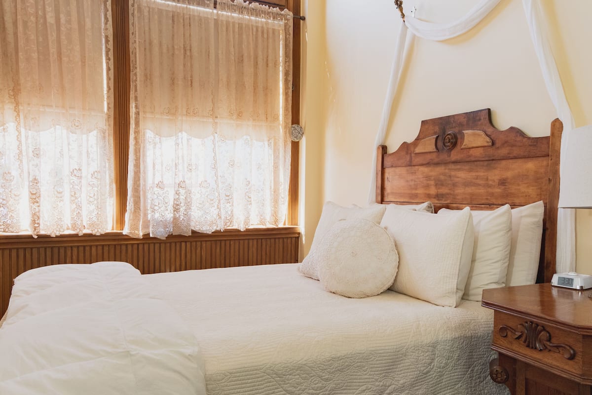 Room | Premium bedding, individually decorated, individually furnished