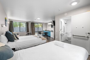 Motel Studio - Accessible | In-room safe, free WiFi, bed sheets, wheelchair access - Tasman Holiday Parks - Christchurch (Christchurch)