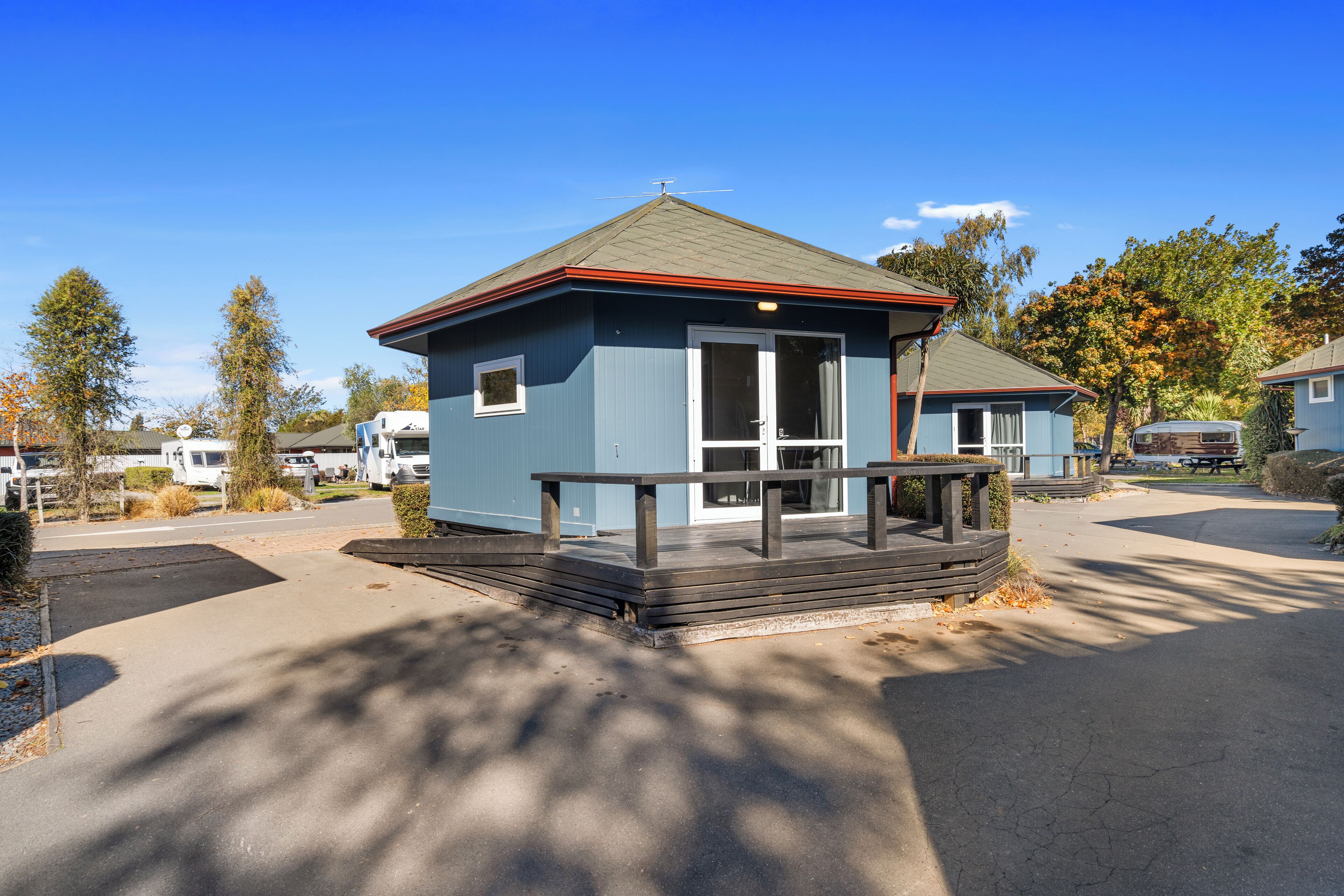 Kozy Kiwi - Accessible (1BR) | Terrace/patio