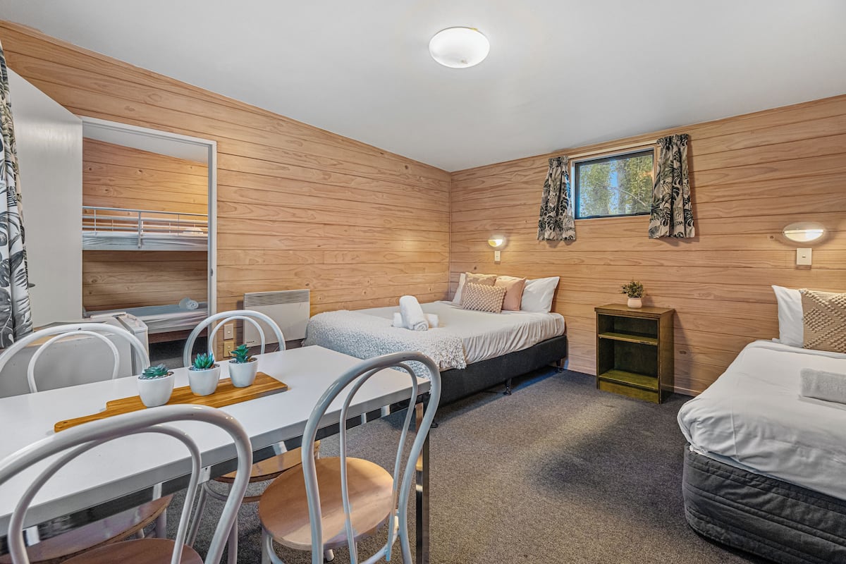 Standard Cabin - 2 Room | 1 chambre, coffre-fort, accès au Wi-Fi (inclus), literie fournie